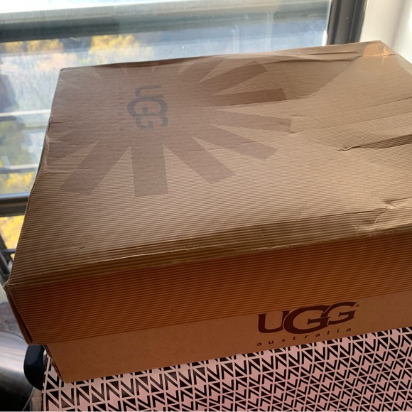 UGG Australia Women’s Classic Short Exotic Boot - Picture 4 of 16